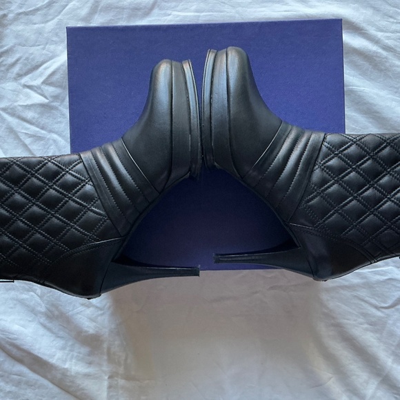 Stuart Weitzman Women Leather Quilted Ankle Boots (size: 8) - Picture 5 of 6